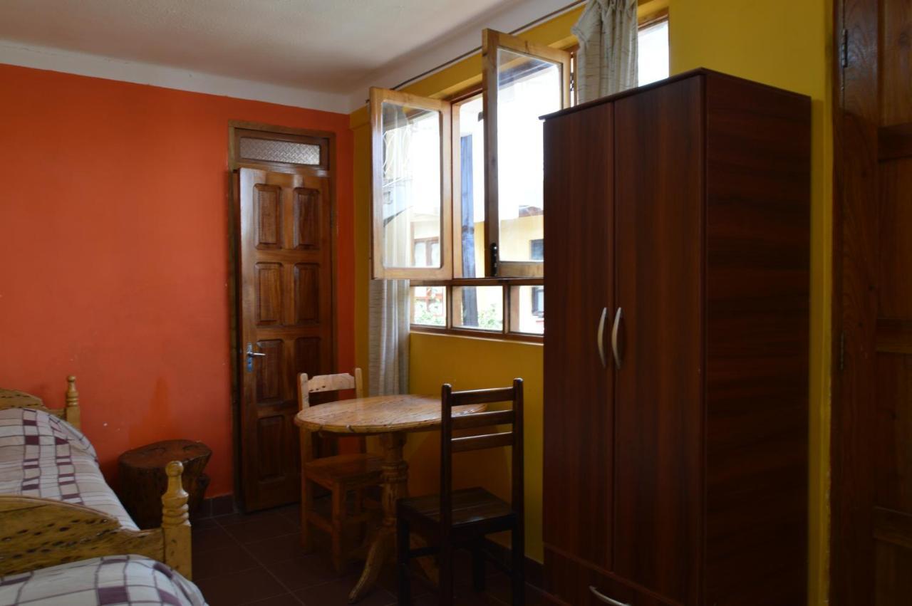 Hostal Coronel Pedro Arraya Tupiza Bagian luar foto