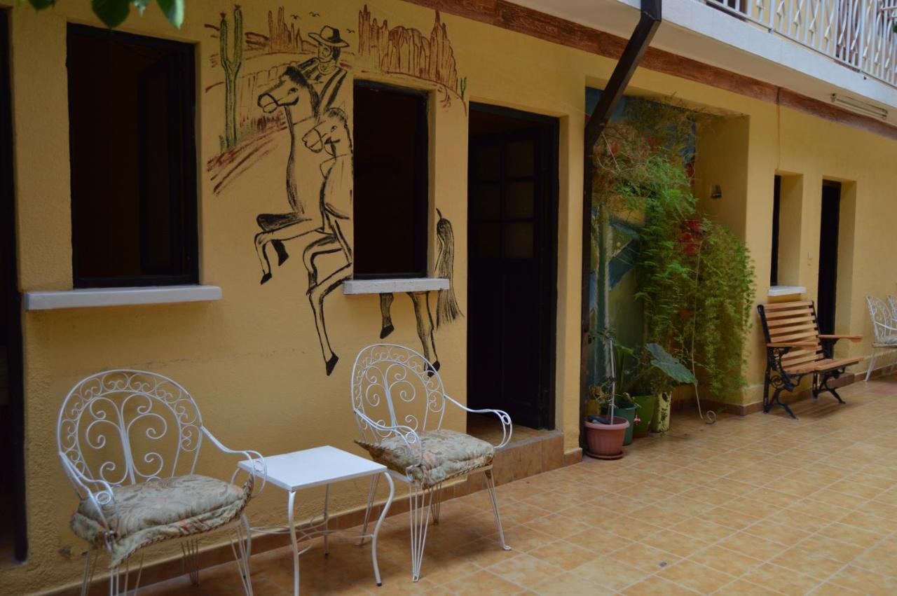 Hostal Coronel Pedro Arraya Tupiza Bagian luar foto