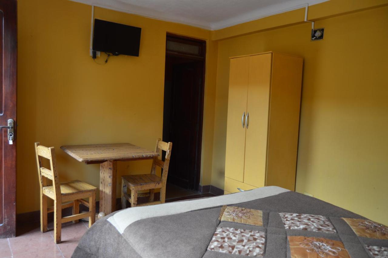 Hostal Coronel Pedro Arraya Tupiza Bagian luar foto