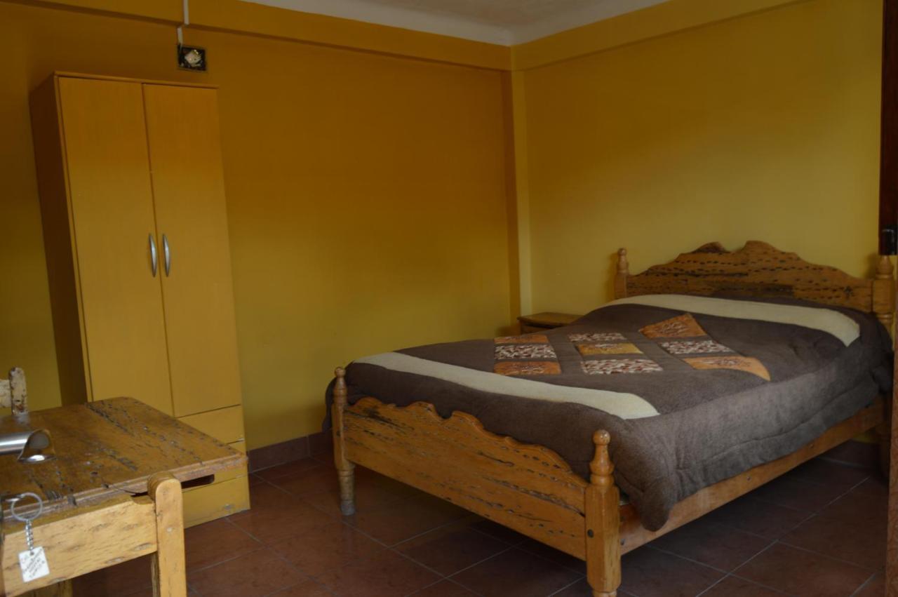Hostal Coronel Pedro Arraya Tupiza Bagian luar foto